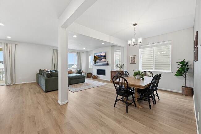 Building Photo - 5765 Mammoth Ln