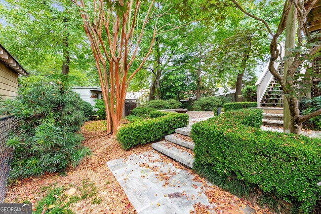 Building Photo - 546 Candler Park Dr NE