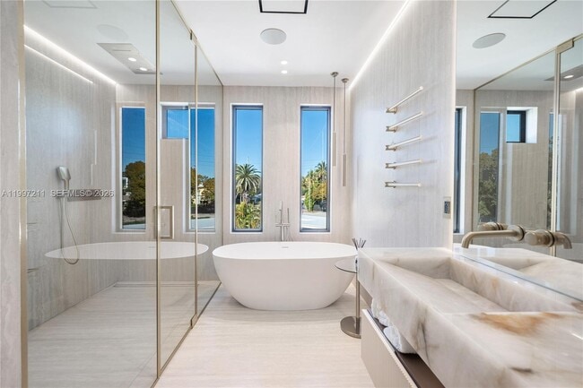 Building Photo - 1045 W 47th Ct