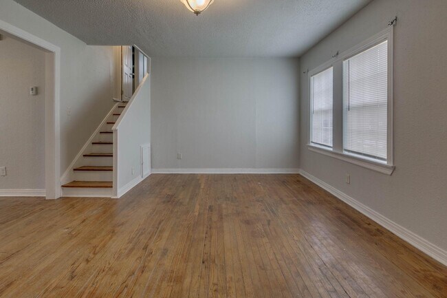Building Photo - 1204 NE 42nd St