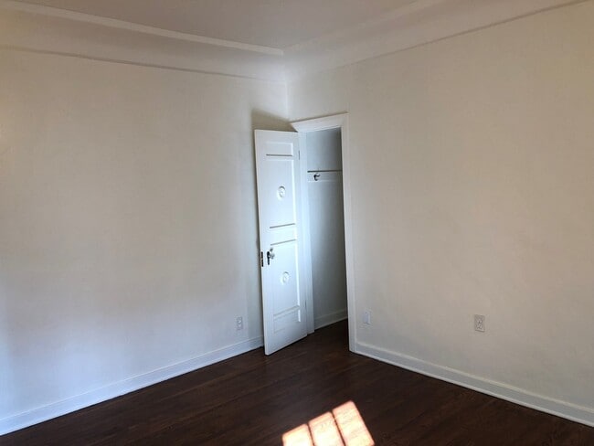 Building Photo - 204 1/2 Quincy Ave