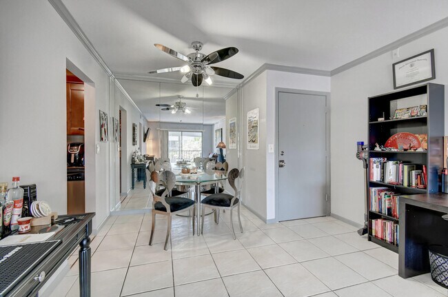 Building Photo - 170 Cypress Club Dr