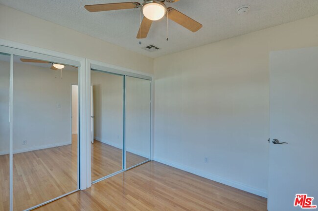 Building Photo - 431 W Acacia Ave