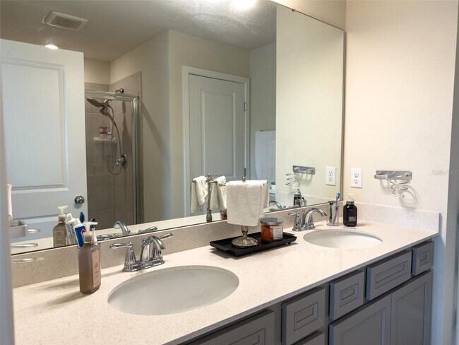 Building Photo - 5640 Pineland Run