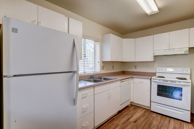 Building Photo - 114 Bradshaw Dr