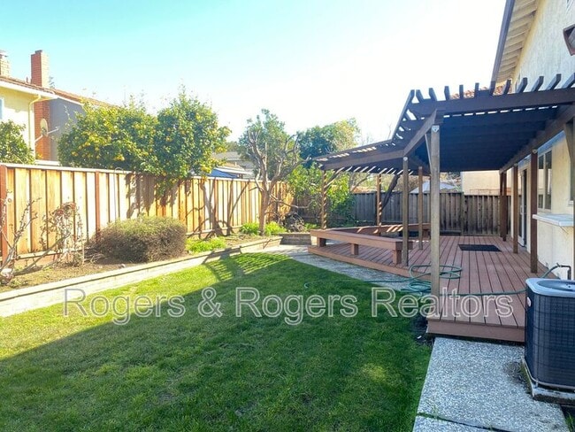 Building Photo - 1124 Song Ct