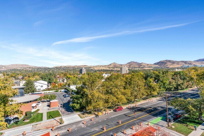 Building Photo - 700 E 200 S
