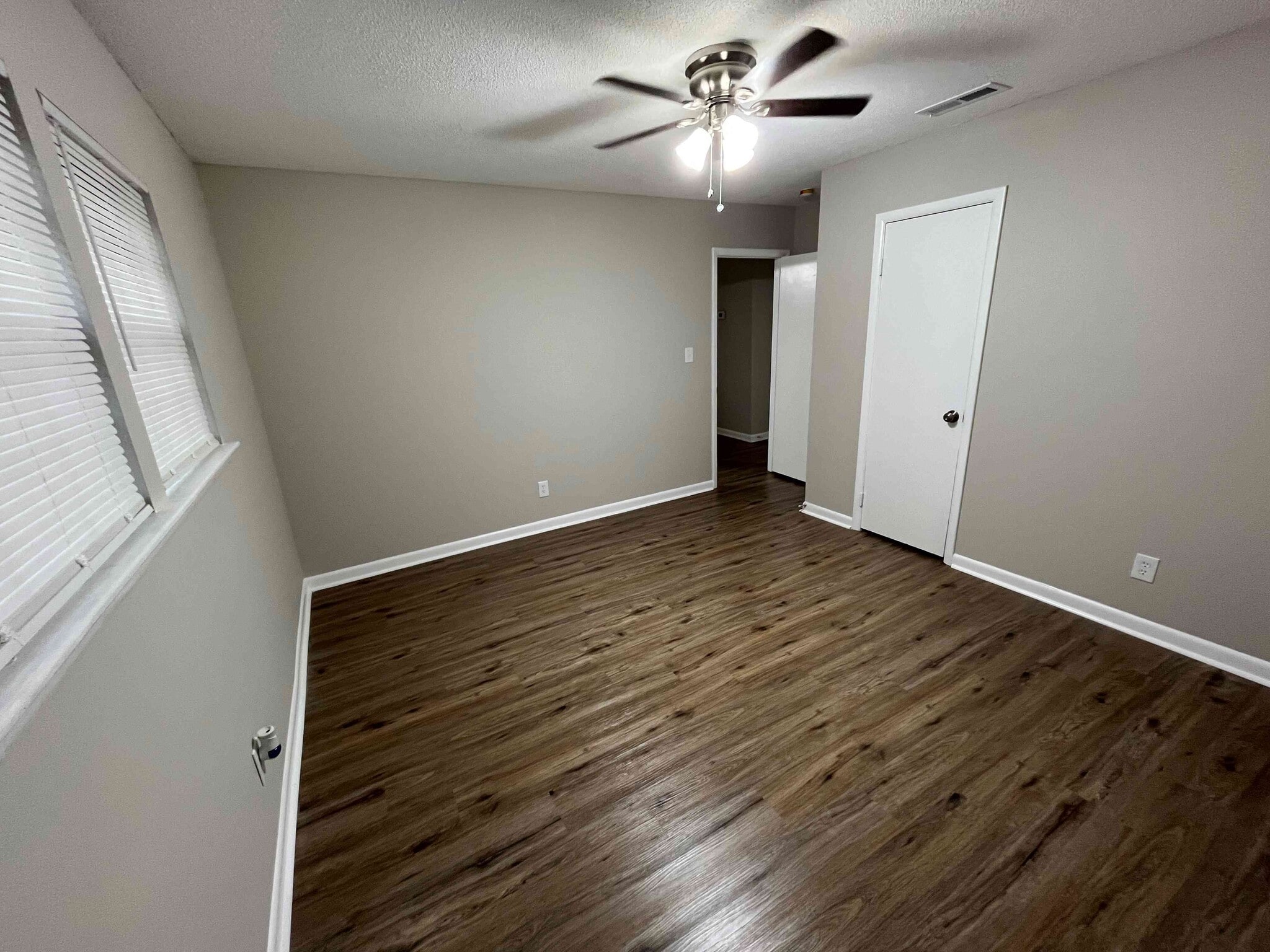 Building Photo - 2604 Briar Ave SW