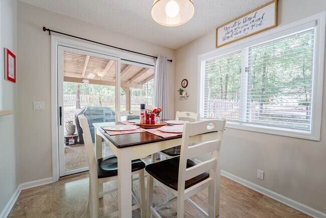 Building Photo - 3 Bed, 2 bath, in Hot Springs Village