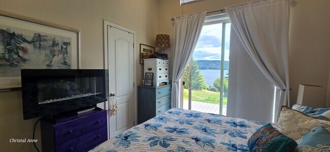 Building Photo - Fabulous Cabin over Hood Canal