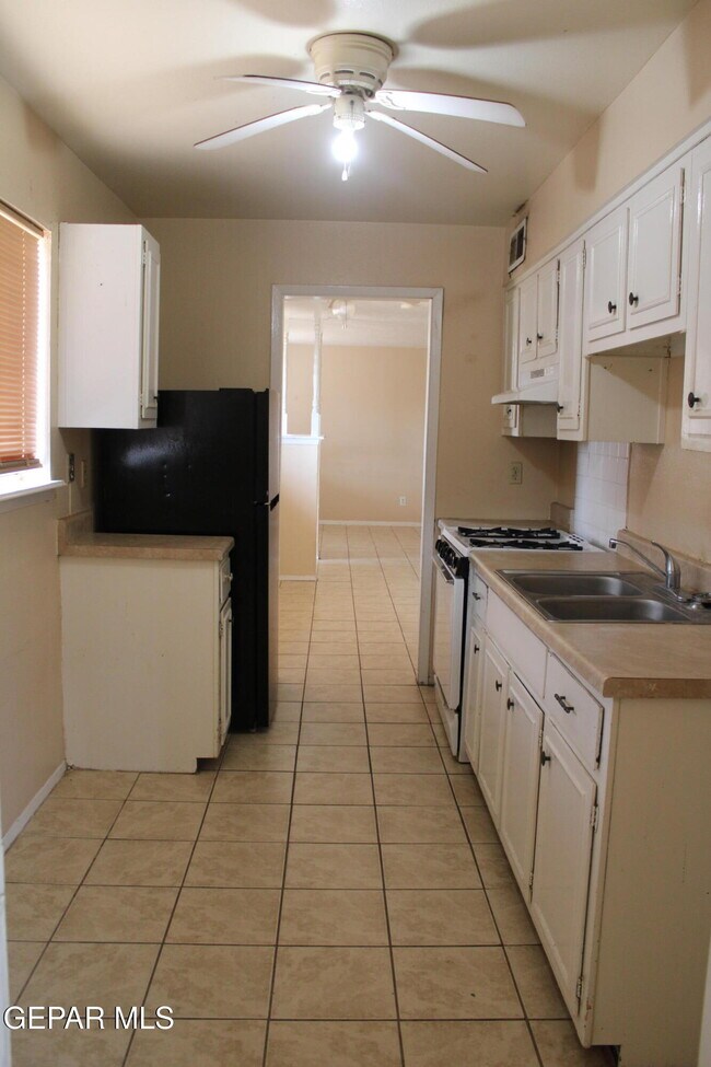 Building Photo - 5817 Blackhawk Dr