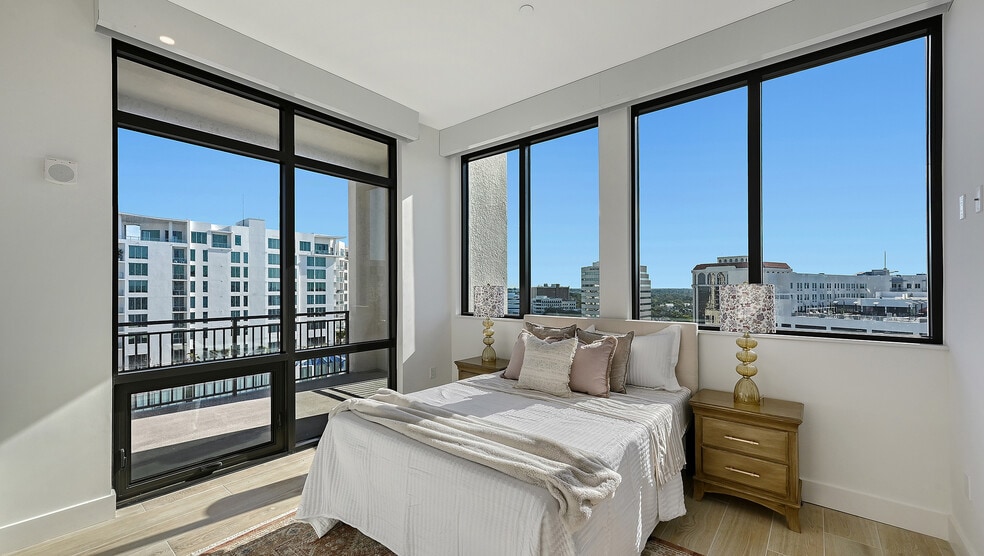 Master bedroom - 33 S Palm Ave