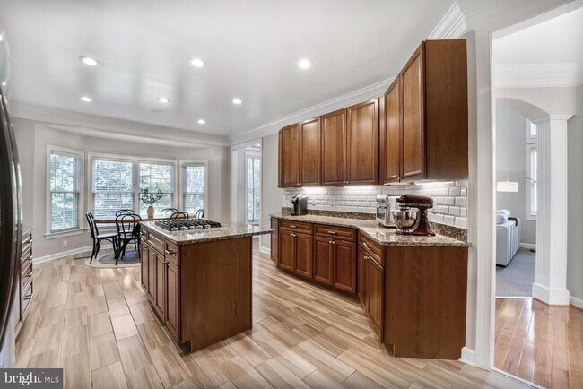 Building Photo - 6300 Berkshire Dr