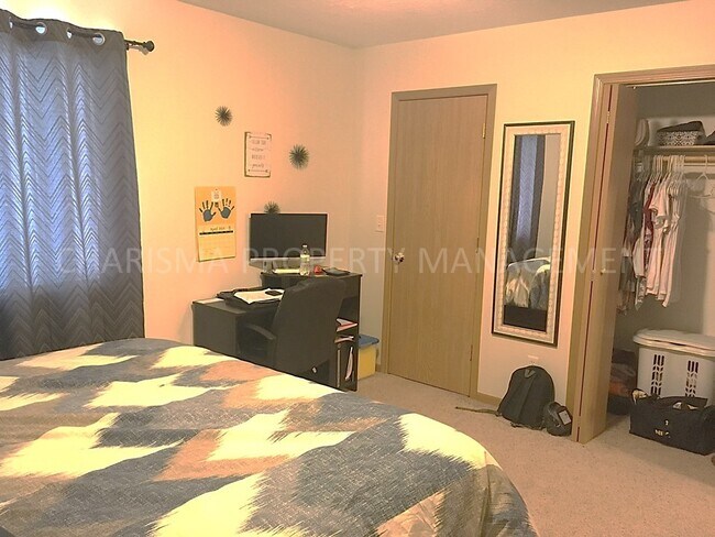 Building Photo - LOOKING FOR MORE SPACE? TRY US! 3 BD, 2 BA TOWN HOME IN TEA!