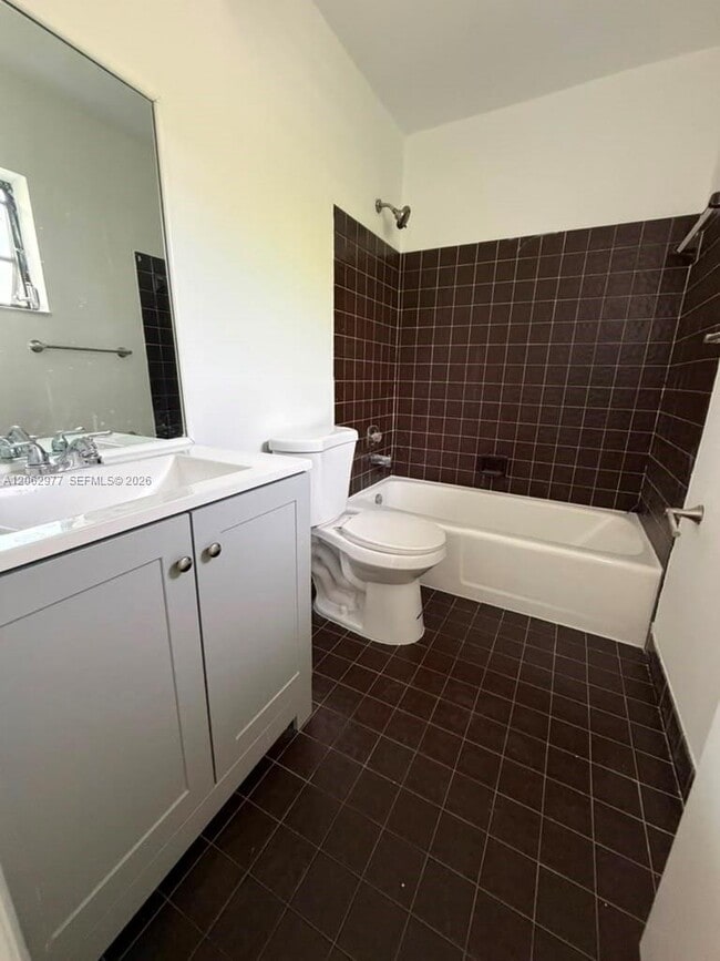 Building Photo - 4045 SW 68th Way