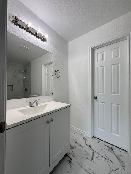 Building Photo - 2307 Mission View