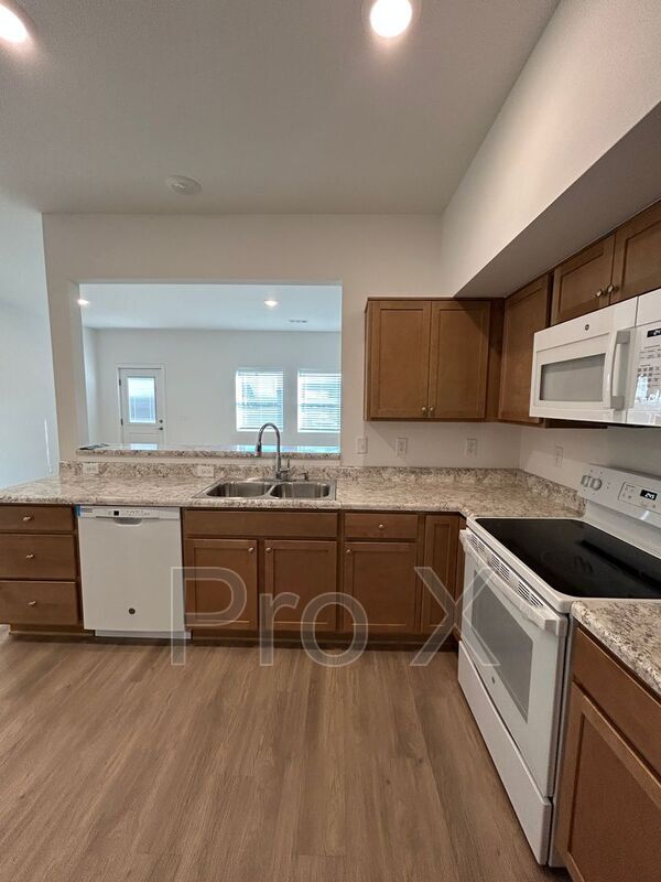 Building Photo - 2802 W Mockingbird Ln