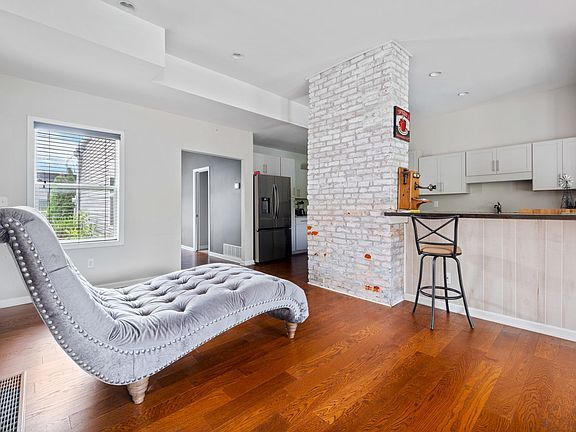 Building Photo - 1449 Mellwood Ave