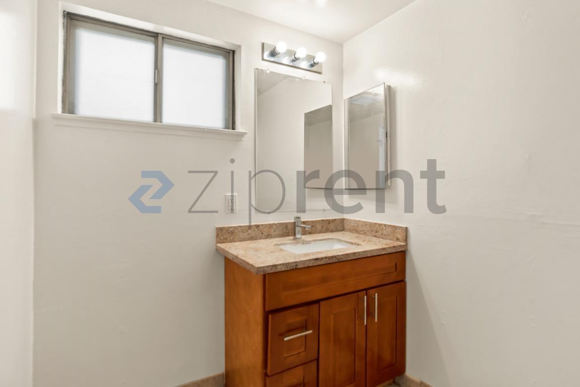 Building Photo - Unit