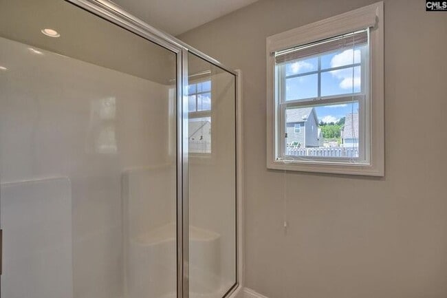 Building Photo - Spacious home for big families