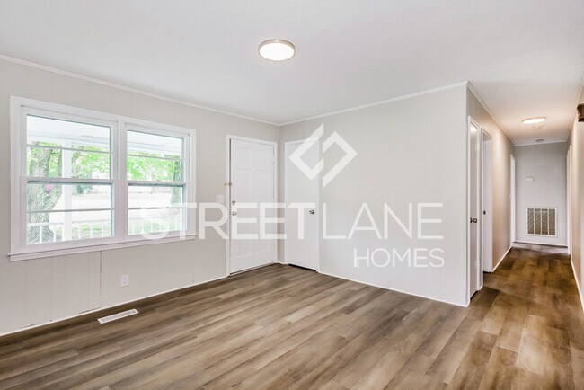 Building Photo - Charming 3 Bedroom in Stanley!