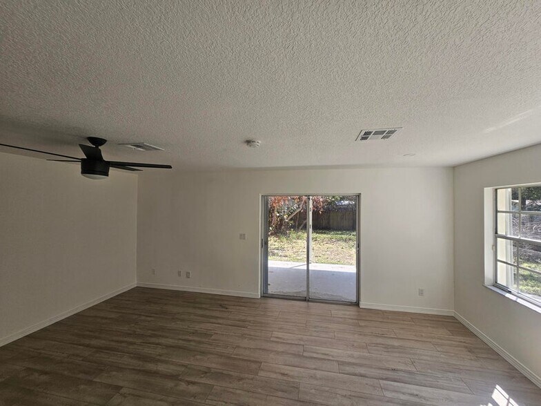 Building Photo - 1406 36th Ave