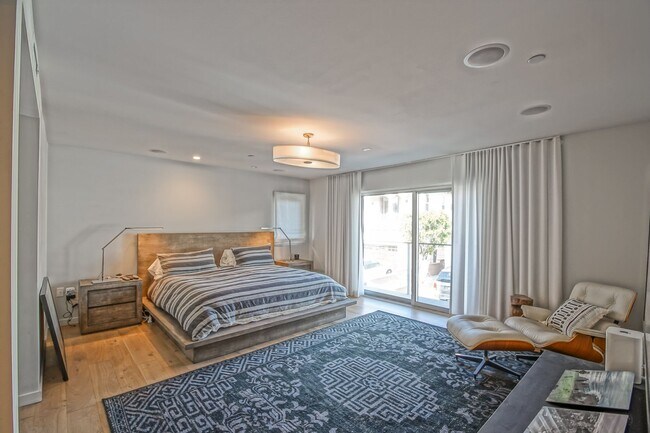 Building Photo - NEWER, LUXURIOUS & MODERN, 2920 SQ FT HOME W/ HIGH END DETAILS, AMAZING DECK/BALCONY SPACE, 2-CAR...