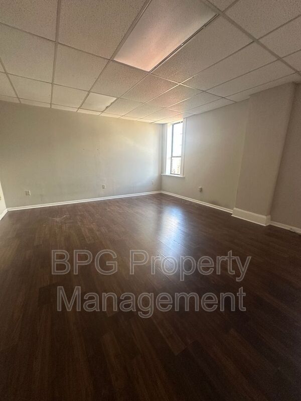 Building Photo - 95 N Main St