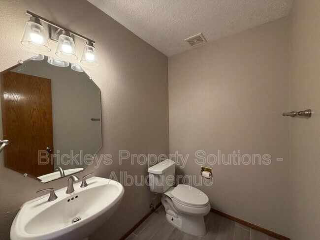 Building Photo - 10331 Dunbar St NW