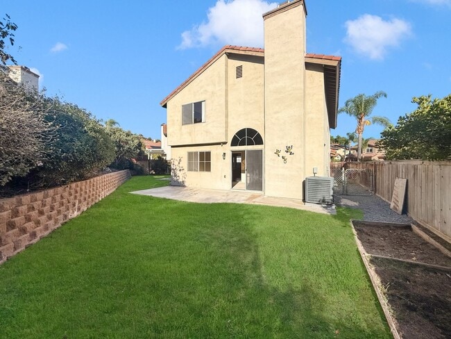 Building Photo - Beautiful 4BR/2.5BA Home Featuring a Large...