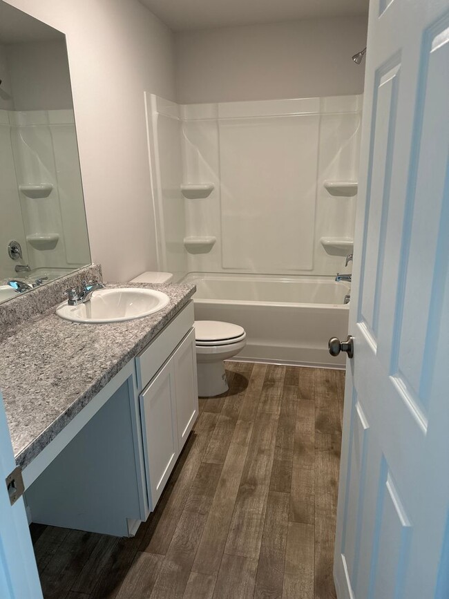 Building Photo - AVAILABLE NOW! Don't Miss this Cozy 3 Bedroom Townhome in Driftwood | Lincoln Schools