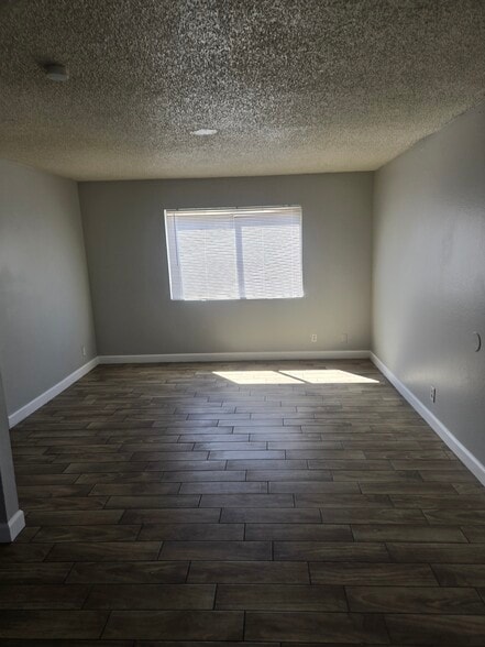 Building Photo - 485 North Cir