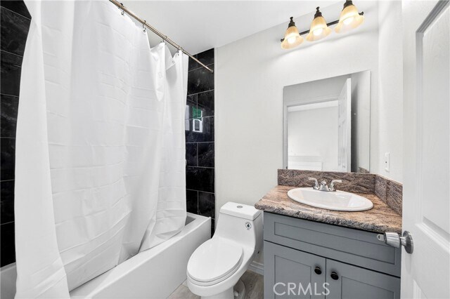 Building Photo - 525 W Woodcrest Ave