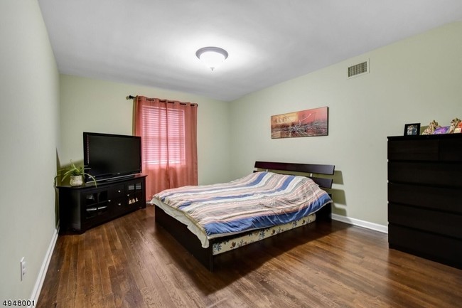 Building Photo - 221 Hillside Ave