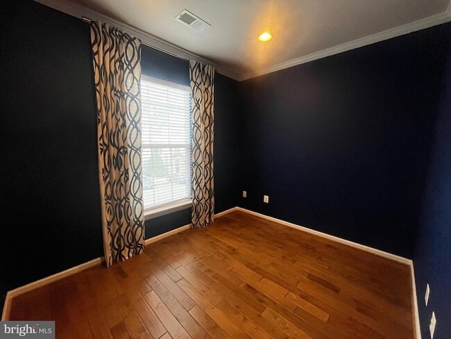 Building Photo - 8195 Falls Grove Dr