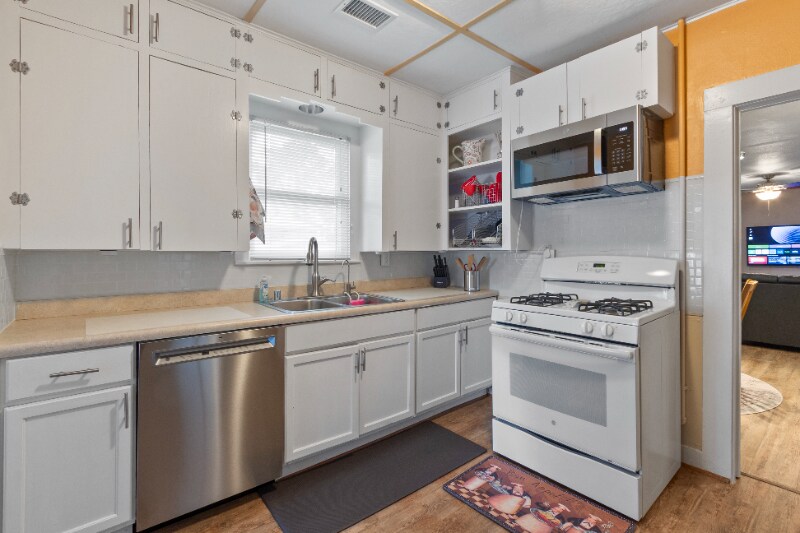 Building Photo - 4726 Summit