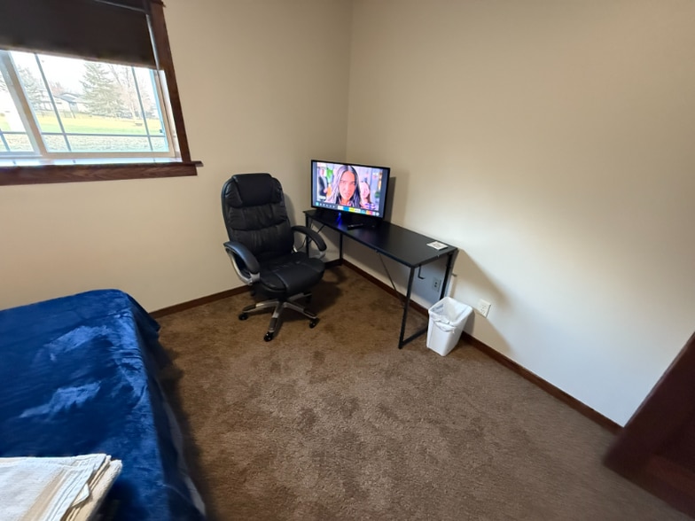 Building Photo - 1311 Camelot Dr