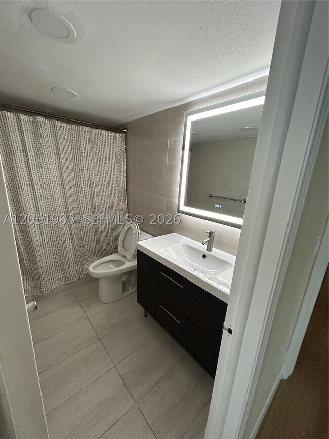Building Photo - 9461 Evergreen Pl