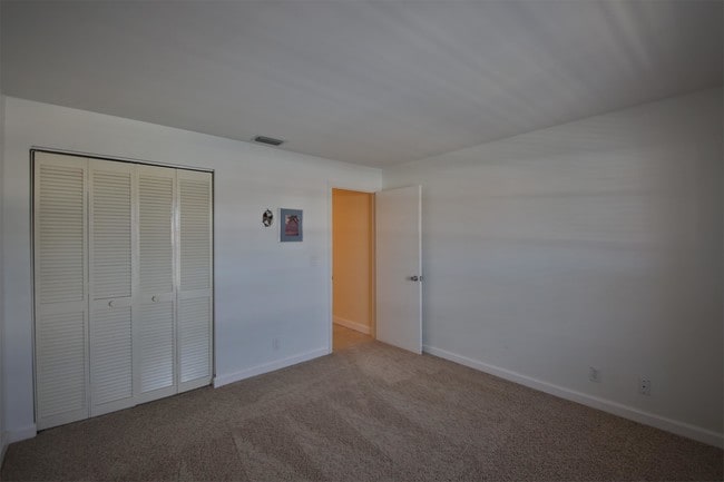 Building Photo - 400 Misty Pines Cir