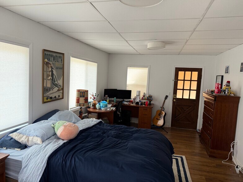 Mainfloor bedroom 1 - 670 S Governor St