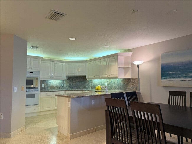 Building Photo - 800 Ocean Dr