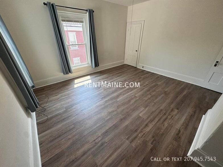 Building Photo - 147 Essex St