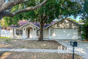 Building Photo - 1490 Club Dr