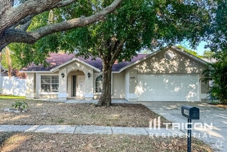 Building Photo - 1490 Club Dr