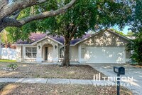 Building Photo - 1490 Club Dr