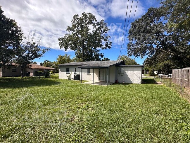 Building Photo - 2155 Aaron Ave