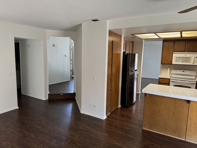 Building Photo - 4 bed 3 full bath house with 3 car attache...