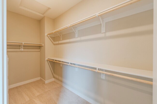 Building Photo - Newer townhome rental located in the gated One Seven Eight community!
