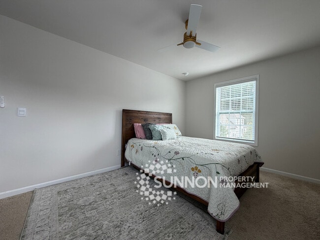 Building Photo - 5 Bed 4.5 Bath with Huge Bonus