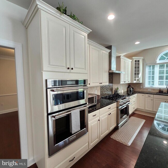 Building Photo - 6493 Fox Glove Ln